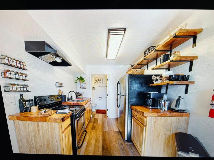 New Modern Boho Apt- Close To Yosemite Оукхърст Екстериор снимка