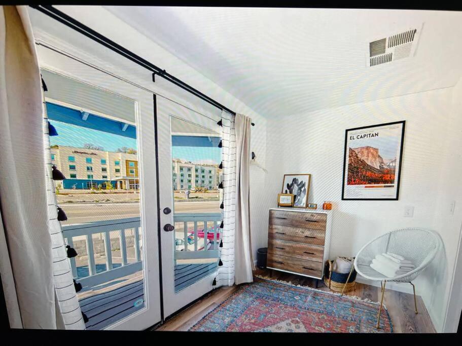 New Modern Boho Apt- Close To Yosemite Оукхърст Екстериор снимка